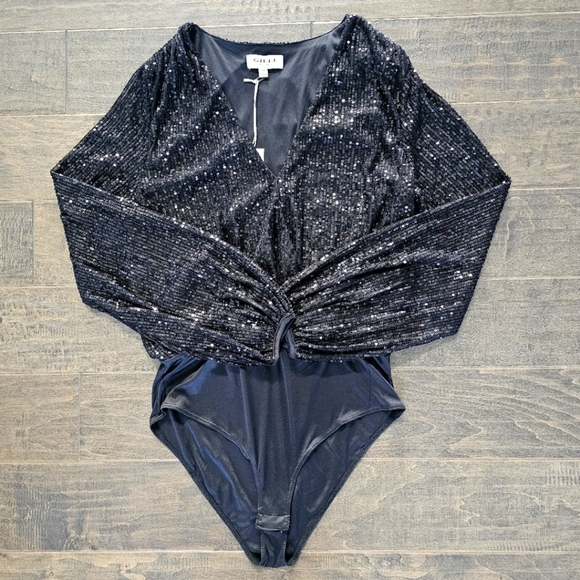 NEW GILLI Long Sleeve Sequin Wrap Bodysuit in Black Sz Medium - Picture 3 of 12